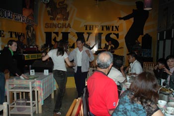 a1-xmas-singing.jpg